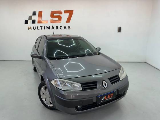 RENAULT MEGANE 2.0 DYNAMIQUE SEDAN 16V GASOLINA 4P AUTOMÁTICO